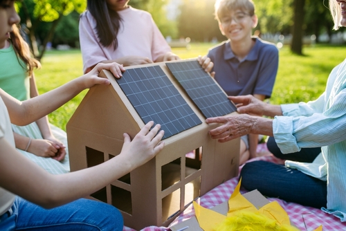 Children,Learning,About,Renewable,Energy,And,Solar,Panels,During,Sustainable