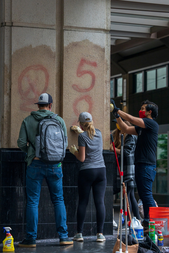 Seattle,,Wa,-12,June,2020.,Volunteers,To,Clean,Up,Graffiti